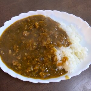 staubで　セロリ入りのキーマカレー♪